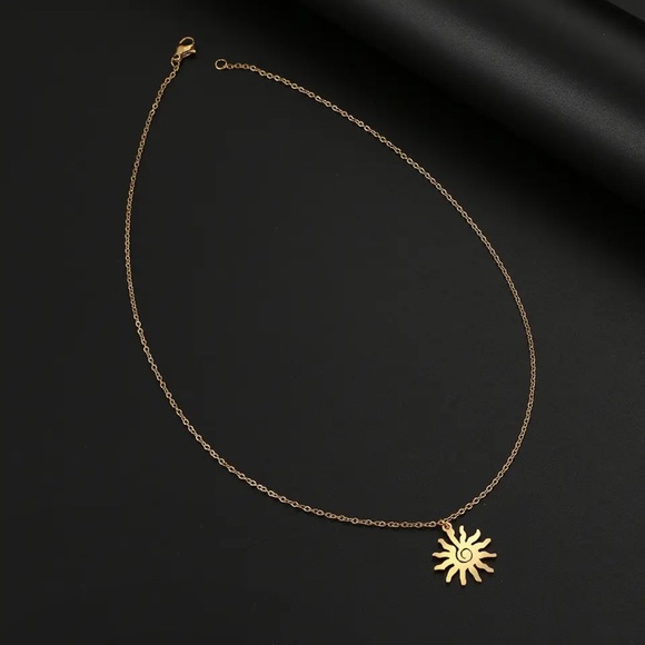 ⚜️[𝟯/$𝟭𝟴]⚜️NEW Sun Charm Stainless Steel Necklace - Picture 8 of 11